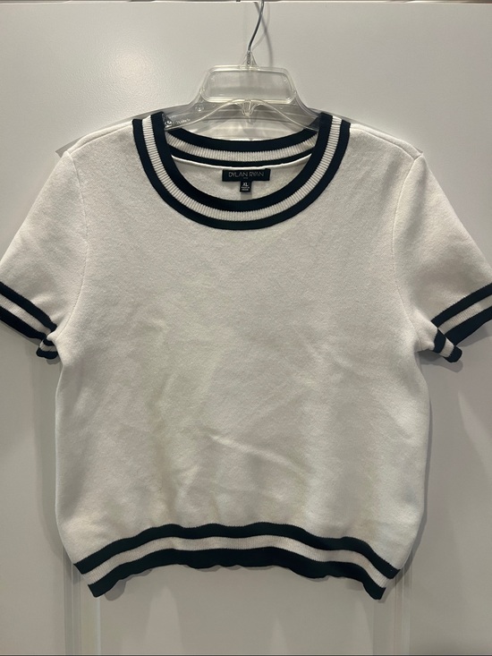 Dylan Ryan Sweaters - White Short-Sleeve Knit Sweater with Black Stripe Trim